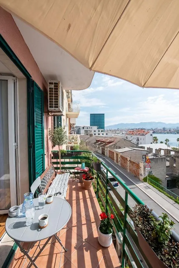 Airy Seafront 1920S Apartment Split 0*,  Croatia