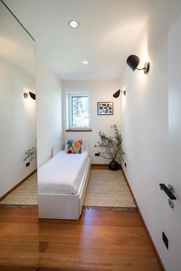 Airy Seafront 1920S Apartment Split