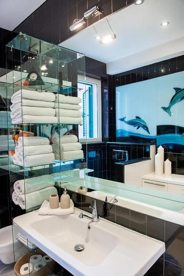 Airy Seafront 1920S Apartment Split Croatia